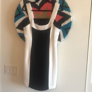 NWT YL by Yair Black and White Mini